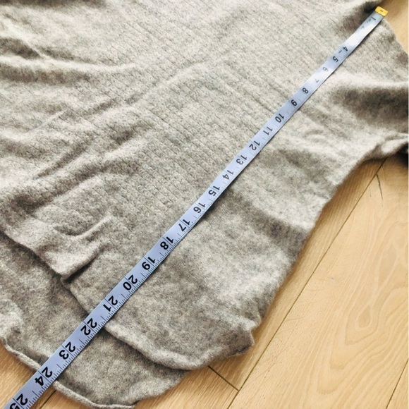 Ellen Tracy 100% Cashmere Turtleneck Textured Sweater in Light Grey Size L - Picture 11 of 11